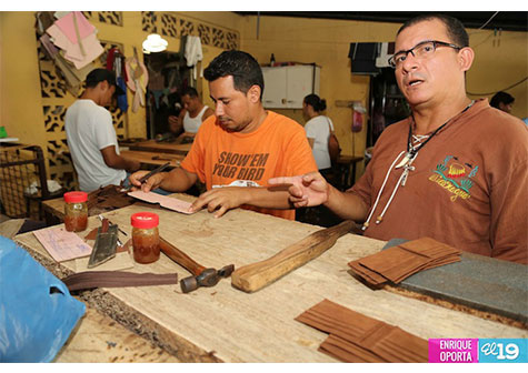 Artesanos granadinos al frente de la economía local