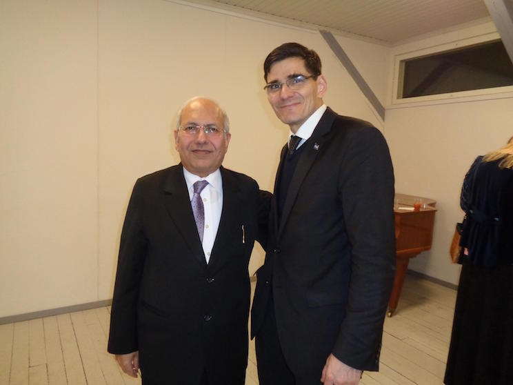 Cuentos de Rubén Darío adaptados al hindi atraen a niños en la India