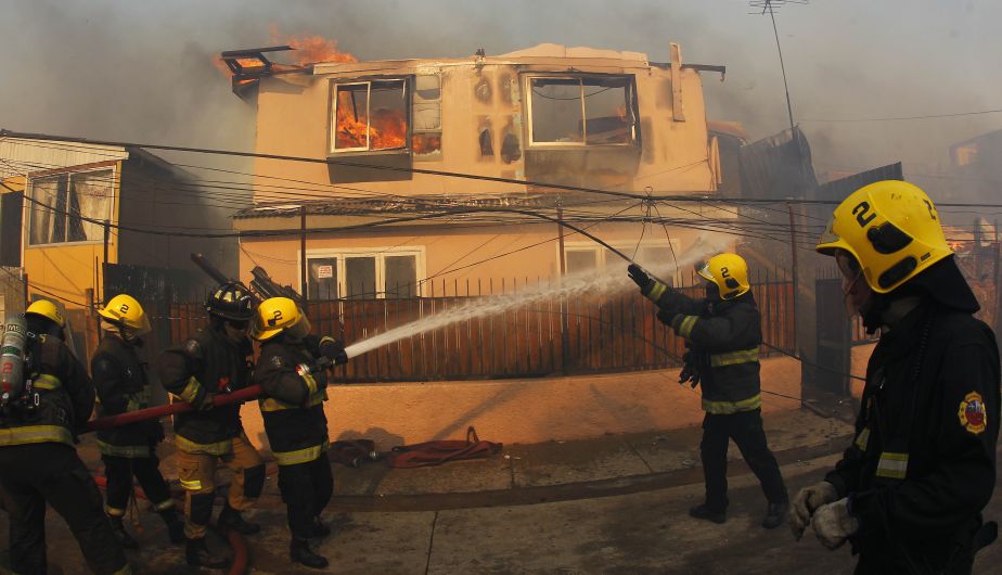 Chile: 140 casas quemadas por incendio en Valparaíso