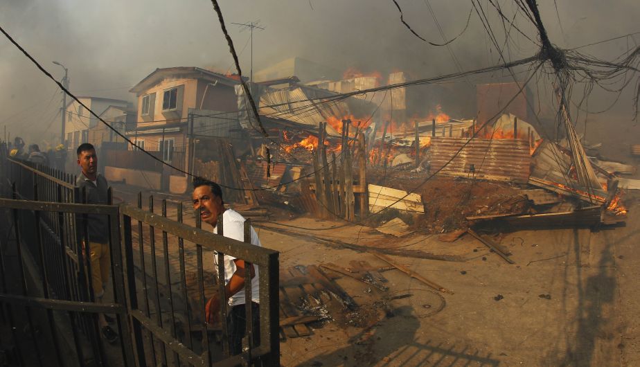 Chile: 140 casas quemadas por incendio en Valparaíso