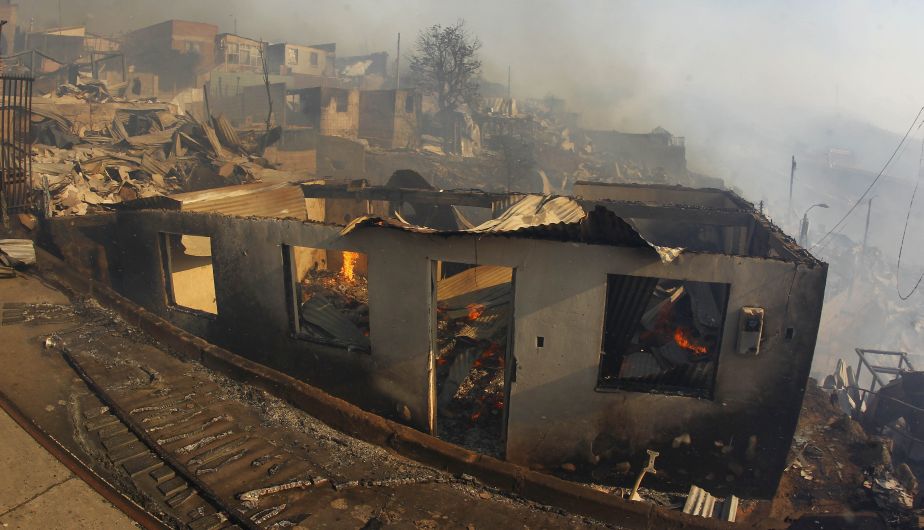 Chile: 140 casas quemadas por incendio en Valparaíso