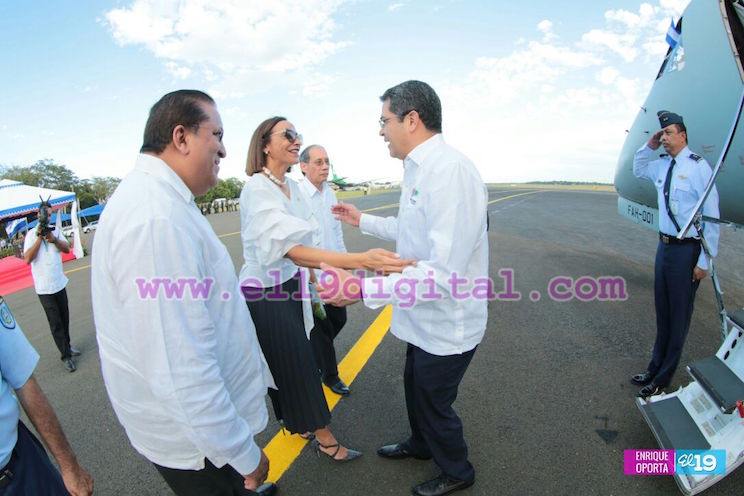 Presidente de Honduras participa en toma de posesión de Daniel y Rosario