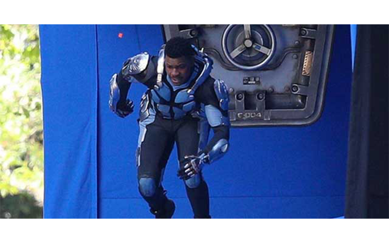 'Pacific Rim: Uprising': Las nuevas imágenes del rodaje revelan el traje con el que luchará John Boyega