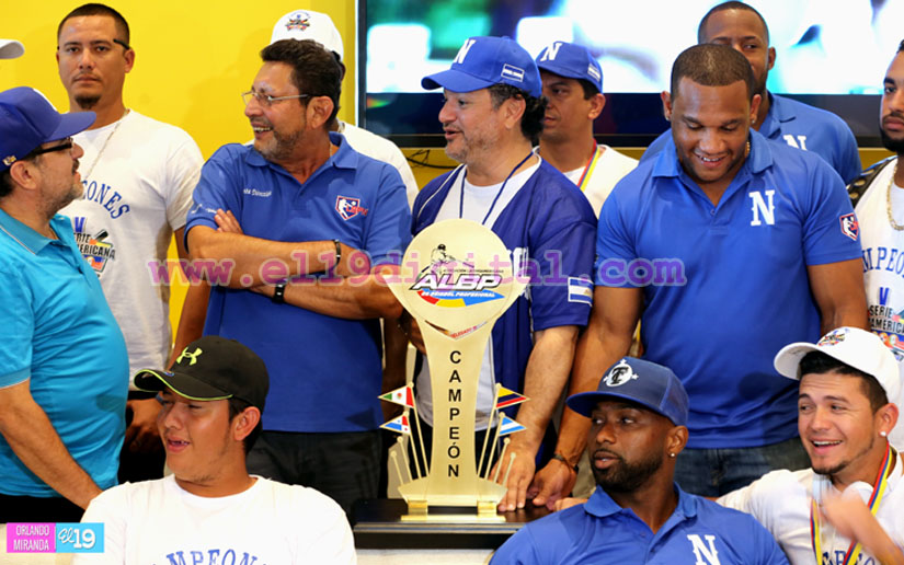 Retornan a Nicaragua los Campeones de la Serie Latinoamericana de Béisbol 