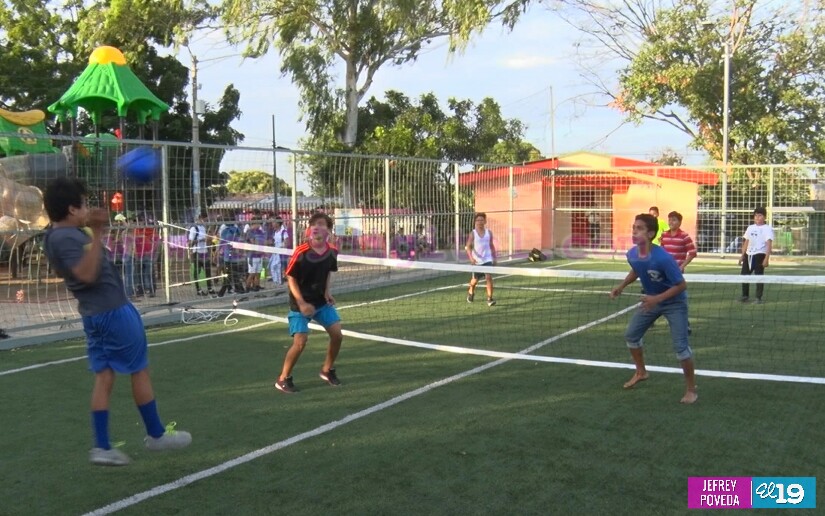 MDAA celebra torneo de fútbol tenis con jóvenes del Distrito V