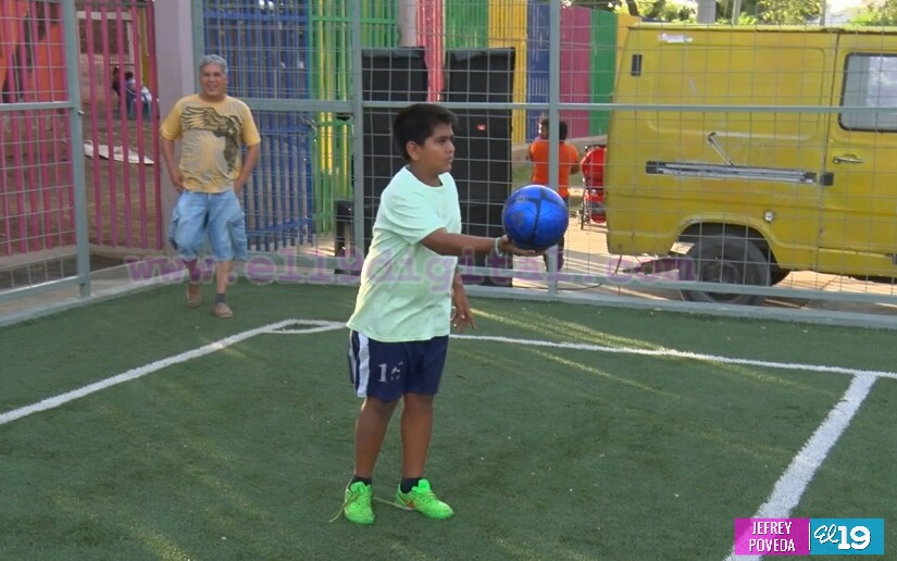 MDAA celebra torneo de fútbol tenis con jóvenes del Distrito V