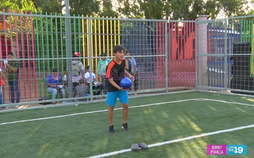 MDAA celebra torneo de fútbol tenis con jóvenes del Distrito V