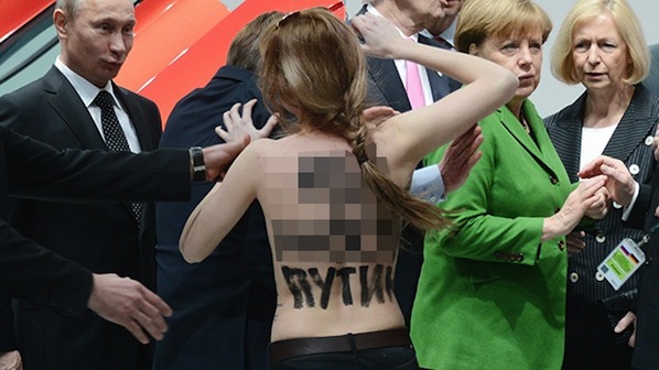 Las ucranianas de Femen se desnudan ante Putin (VIDEO)