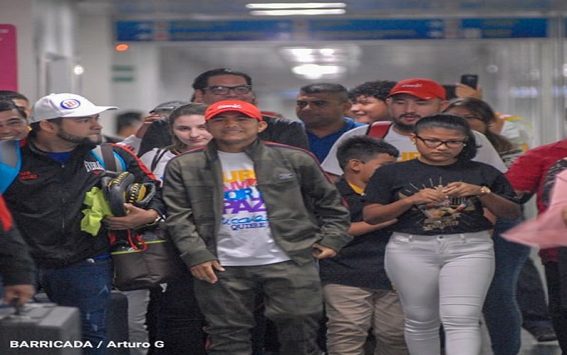 Román González es recibido con Mucha Alegría 