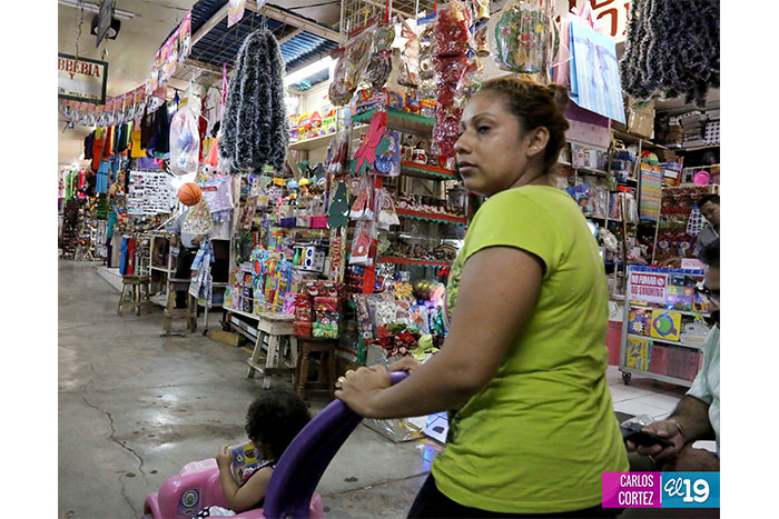 Comerciantes de los mercados esperan que aguinaldo dinamice ventas
