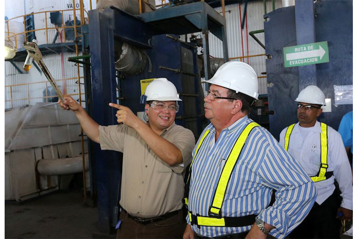 Vicepresidente Halleslevens destaca importancia de industria azucarera