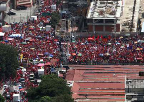 Miles forman una "Marea Roja" en apoyo a Maduro (VIDEO)
