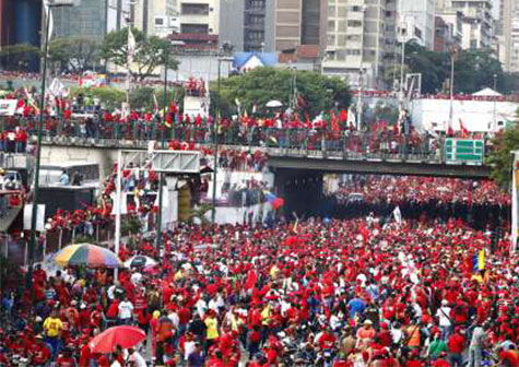 Miles forman una "Marea Roja" en apoyo a Maduro (VIDEO)