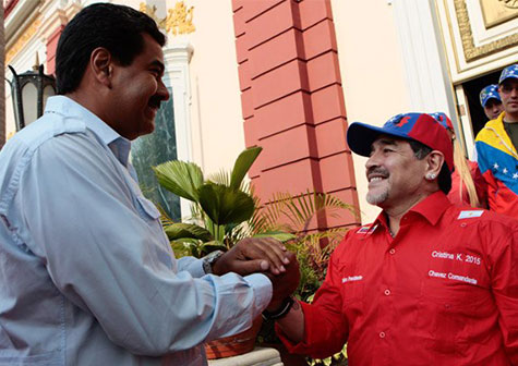 Maradona participa en cierre de campaña de Maduro (VIDEO)