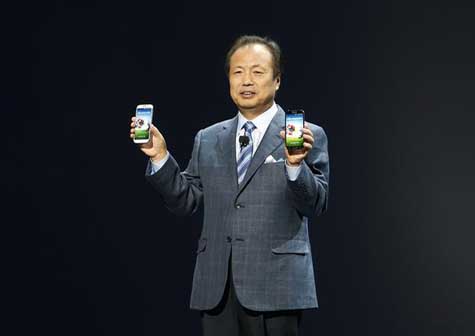 Samsung saca su Galaxy S4 para ganarle más terreno a Apple