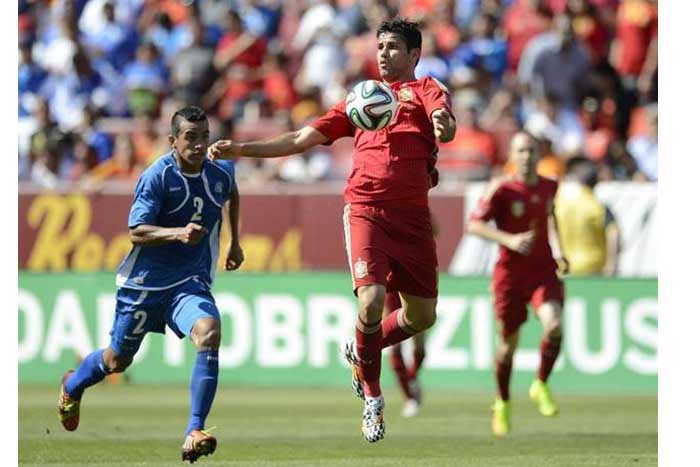 España cierra con triunfo ante El Salvador 2-0