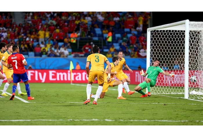 Chile consolida victoria de países latinoamericanos en el Mundial 2014 al vencer 3-1 a Australia