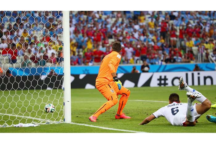 Costa Rica protagoniza un excelente debut en el mundial al derrotar a Uruguay 3-1