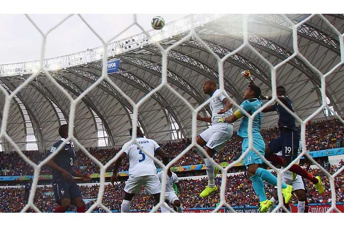 Francia vence a Honduras 3-0 con goles de Karim Benzema