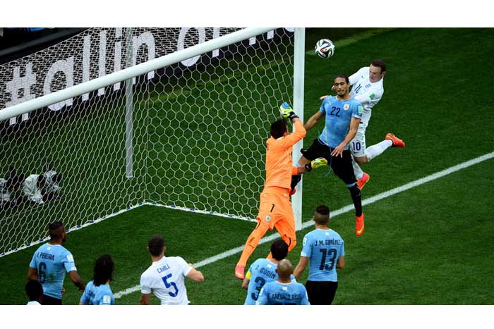 Uruguay se salva y elimina a Inglaterra del Mundial