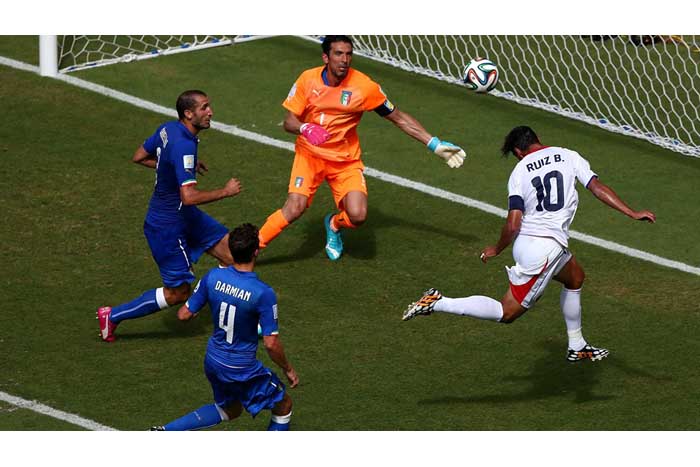 Costa Rica clasifica a octavos de final tras derrotar 1-0 a Italia