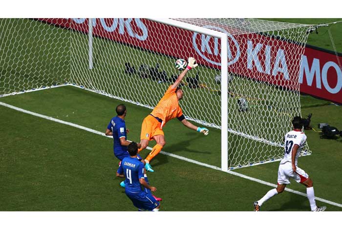 Costa Rica clasifica a octavos de final tras derrotar 1-0 a Italia