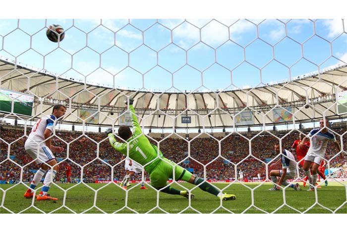 Belgica deja tendido a Rusia en el último minuto