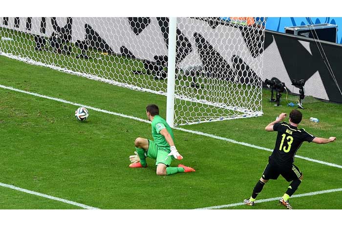 España logra su victoria del honor ante Australia