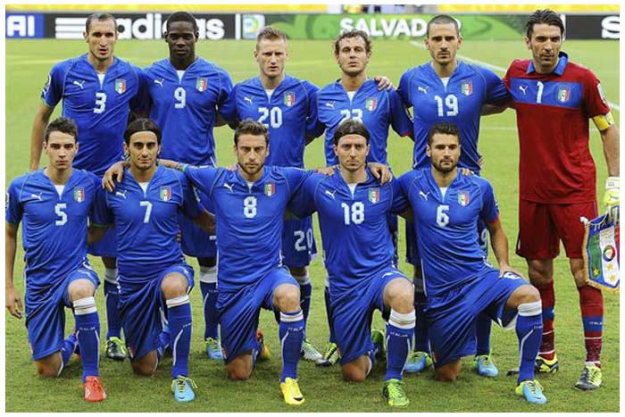 Italia y Uruguay se enfrentan en una final anticipada para definir el paso a octavos