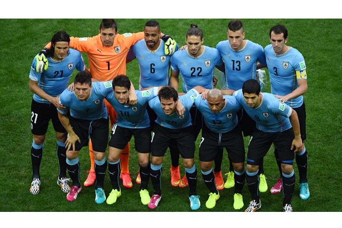 Italia y Uruguay se enfrentan en una final anticipada para definir el paso a octavos