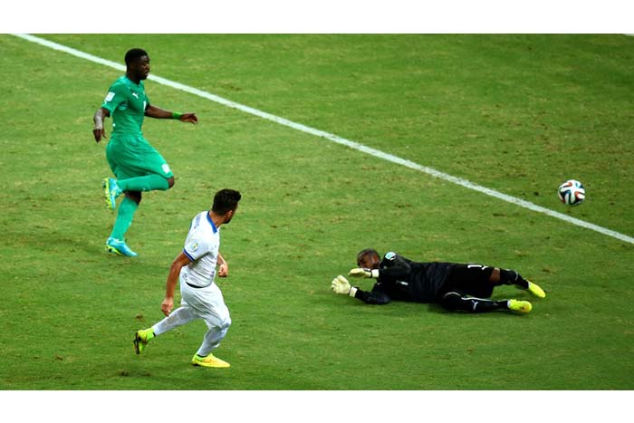 Grecia le arrebata la clasificación a octavos de final a Costa de Marfil 