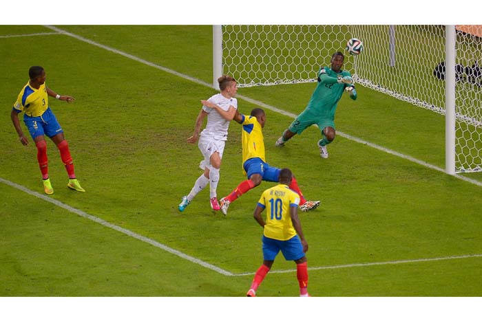 Francia mantiene su liderazgo del Grupo E y Ecuador se regresa a casa