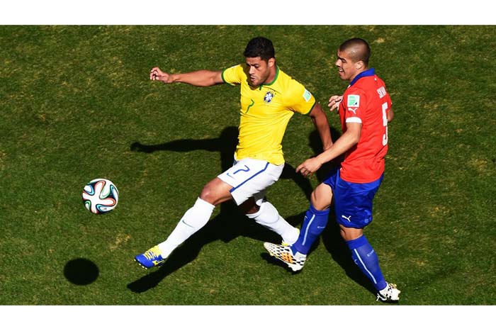 Brasil se impone a Chile y asegura su pase a cuartos de final