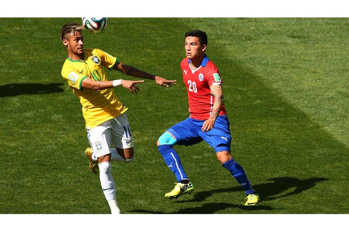 Brasil se impone a Chile y asegura su pase a cuartos de final