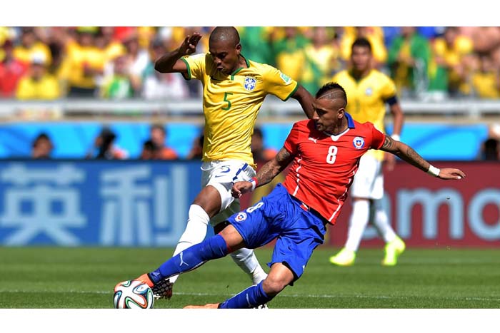 Brasil se impone a Chile y asegura su pase a cuartos de final