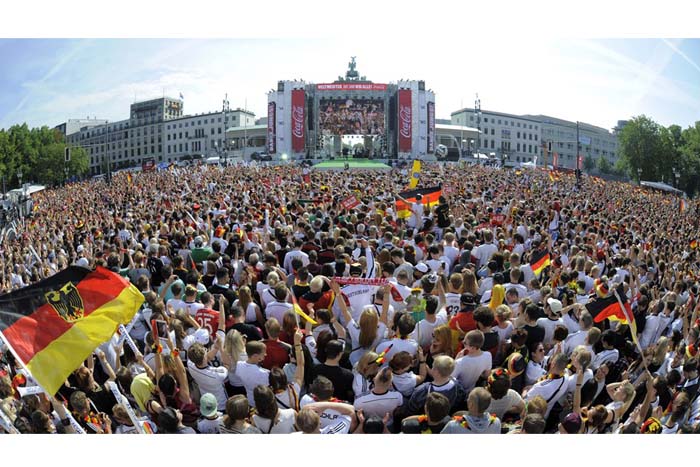 Selección alemana recibe bienvenida de héroes