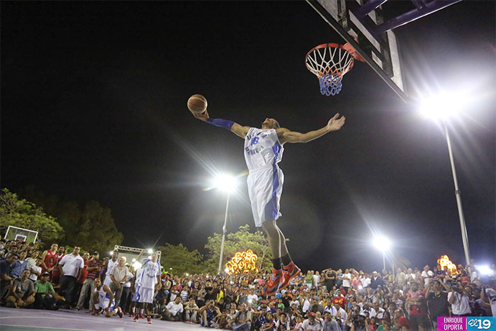 Emocionante competencia de clavadas en el Luis Alfonso Velásquez