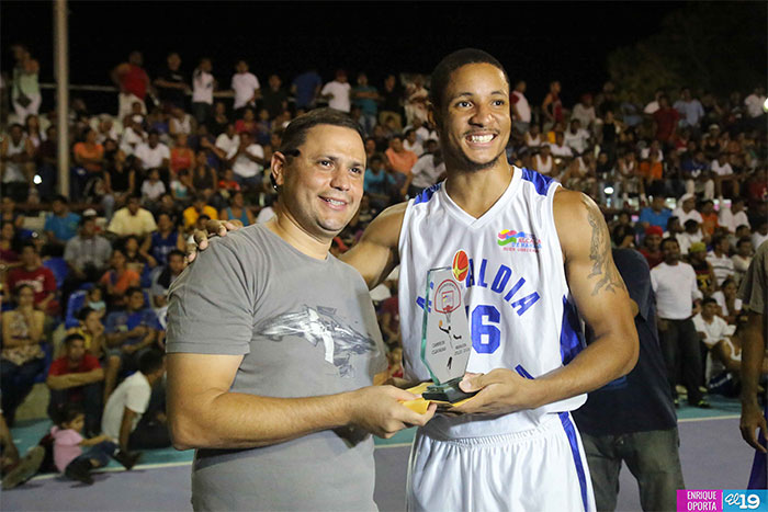 Emocionante competencia de clavadas en el Luis Alfonso Velásquez