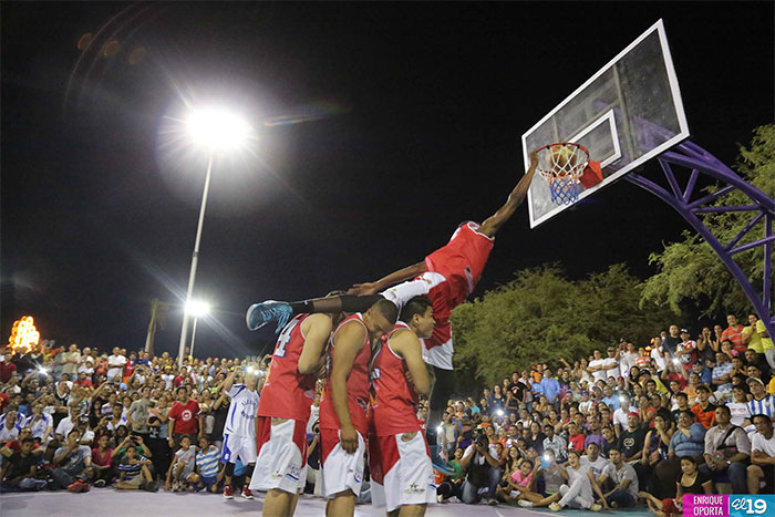 Emocionante competencia de clavadas en el Luis Alfonso Velásquez