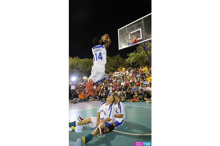 Emocionante competencia de clavadas en el Luis Alfonso Velásquez