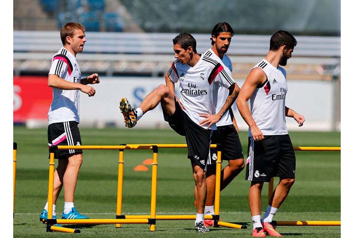 Di María y Khedira vuelven a entrenar en Valdebebas a la espera de su salida