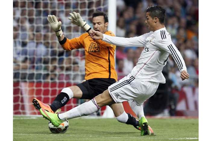 Real Madrid goleó 5-1 a Elche con cuatro goles de Cristiano Ronaldo