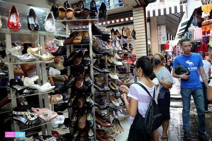 Miles de compradores abarrotan Mercado Oriental