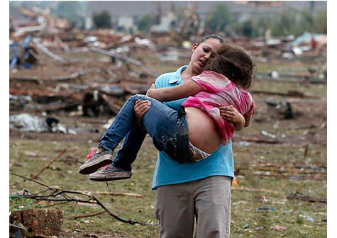 Disminuyen a 24 la cifra de muertos por tornado en Oklahoma