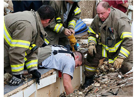 Disminuyen a 24 la cifra de muertos por tornado en Oklahoma