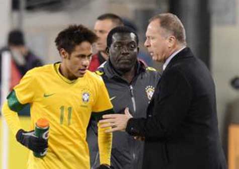 Neymar firmó compromiso para fichar por el Barcelona (fotos)