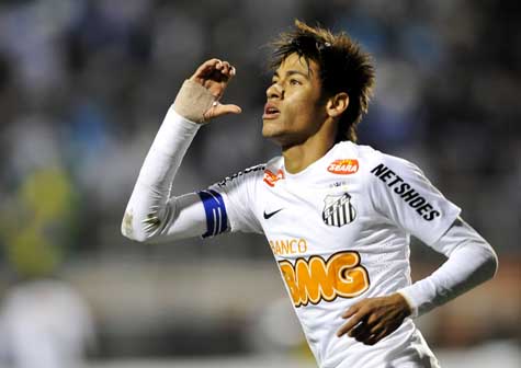 Neymar firmó compromiso para fichar por el Barcelona (fotos)