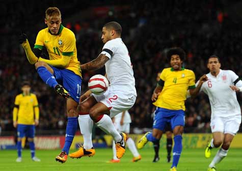 Neymar firmó compromiso para fichar por el Barcelona (fotos)