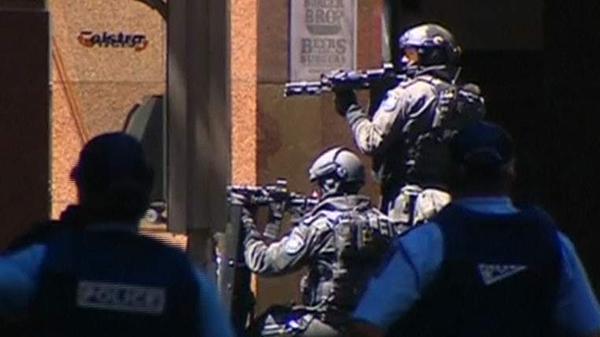 Presunto grupo islámico toma a decenas de rehenes en Sídney y dice tener dos bombas