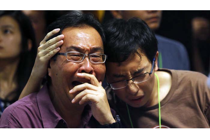 Siete cuerpos han sido rescatados entre restos del vuelo de AirAsia